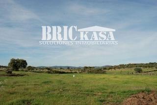 Terreny residencial  Calle sebastián sánchez. Brickasa inmobiliaria les ofrece, magnifica finca cerca de cácer