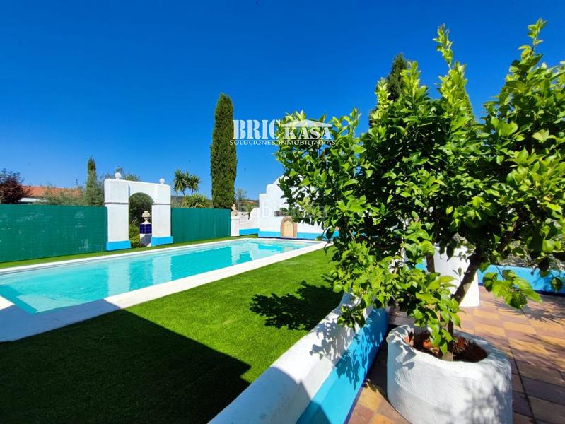 Foto 61336dcd-b2e5-4a08-b3ea-4405818f603a. Chalet  en venta en Alcuéscar