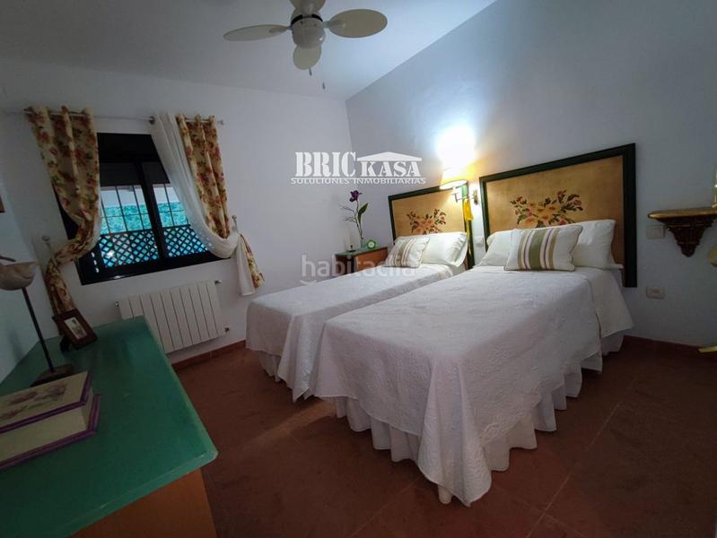 Foto 7fe0a310-3c3e-4e6c-803f-5d4a9c640495. Chalet  en venta en Alcuéscar