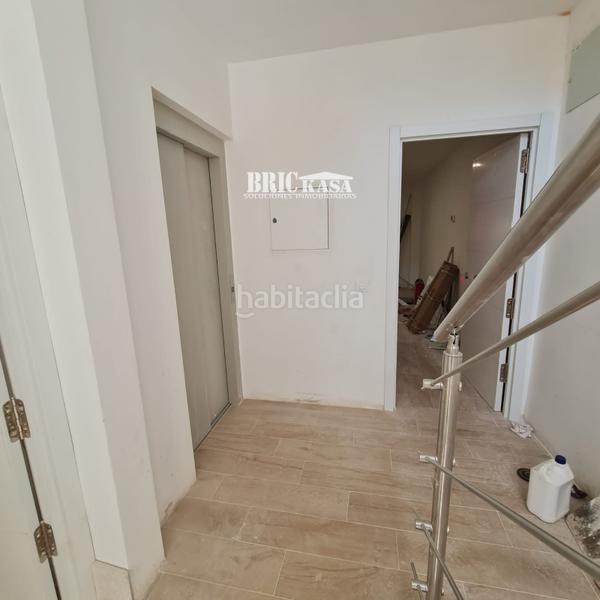 Foto c8665fa0-4df8-4817-817e-72a2694c7b15. Edificio in Pradolongo Madrid