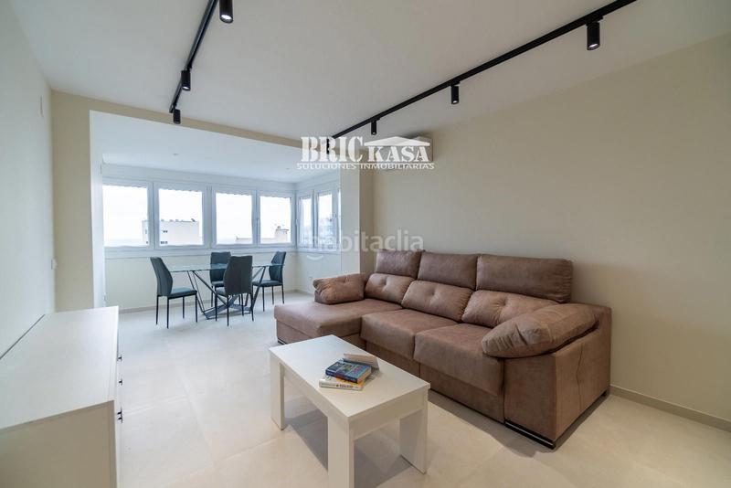 Foto ff0932f2-d8d8-468a-8a59-508d183edee0. Appartamento con riscaldamento parcheggio in La Carihuela - Los Nidos Torremolinos