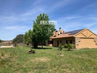 Xalet  N/a. Chalet con piscina en el monte del casar