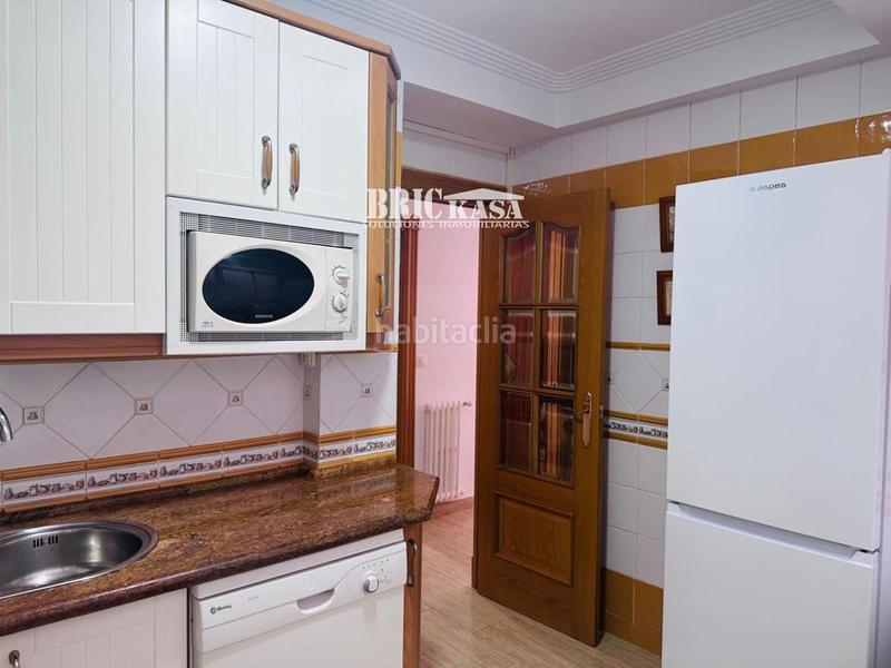 Foto 100e2a04-ecc4-4eae-bff5-51f9d1d0d443. Alquiler piso  estudiantes en Centro Cáceres