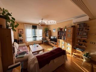 Casa adossada  Calle atapuerca. En cceres