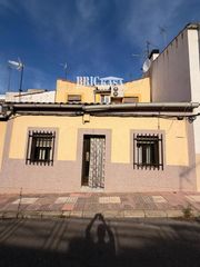 Casa  N/a. Vivienda de dos plantas en cáceres