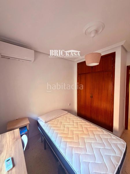 Foto c9b00fbc-e2e9-4052-b9b3-d86cce47579a. Rent flat with heating in Centro Cáceres