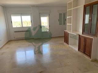 Rent Duplex in Ruta de la Plata. Duplex semiamueblado en el r66