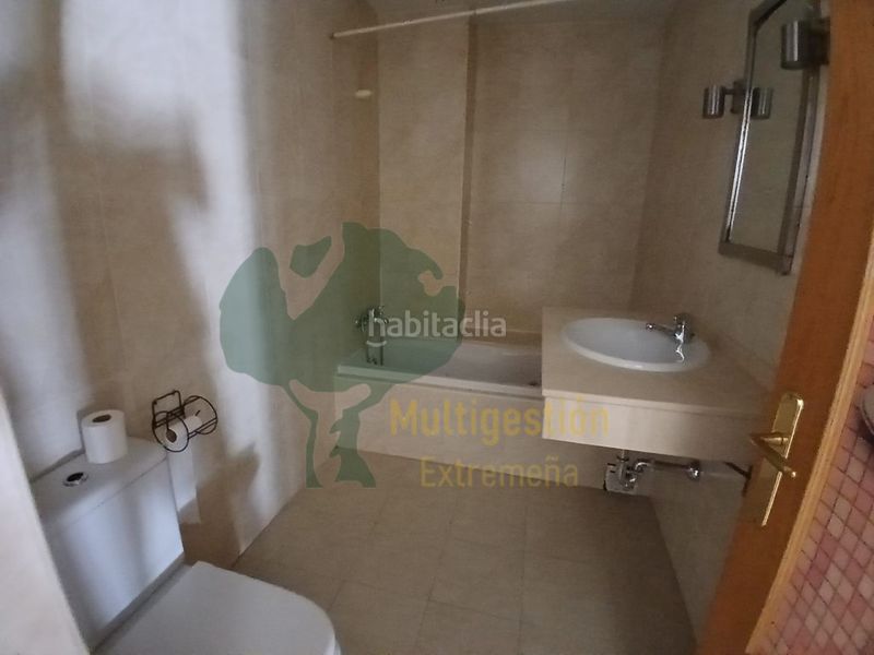 Foto a4e88b72-898e-4315-a31b-01a4afc01ad1. Casa amb aparcament a Casco Antiguo Cáceres
