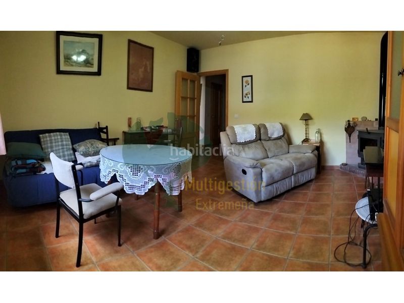 Foto a86970e2-ed7c-43fe-9a62-75bf2ebd0514. Casa amb aparcament a Pedroso de Acim