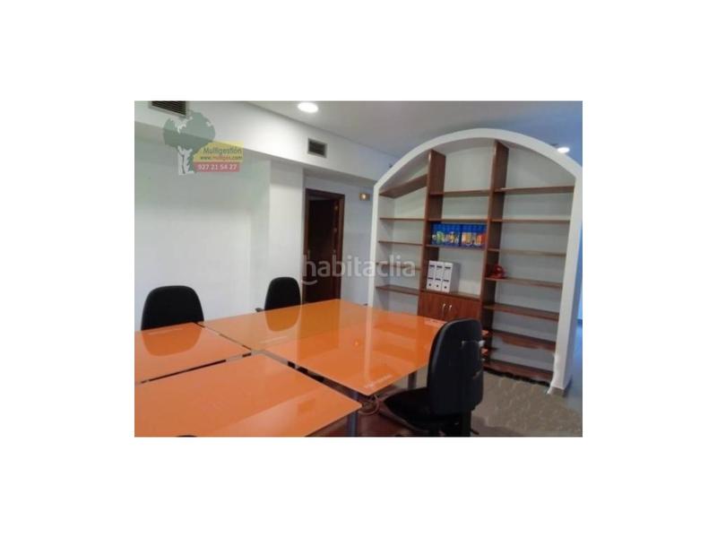 Foto 4e82bce9-1d18-4af8-b286-d67d88b42919. Alquiler local comercial local a pie de calle acondicionado para oficina. en Cáceres