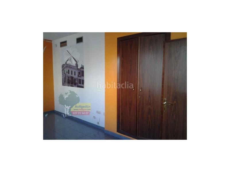 Foto 9f8986cb-0e4e-4f81-83f7-a23a15f5957a. Alquiler local comercial local a pie de calle acondicionado para oficina. en Cáceres