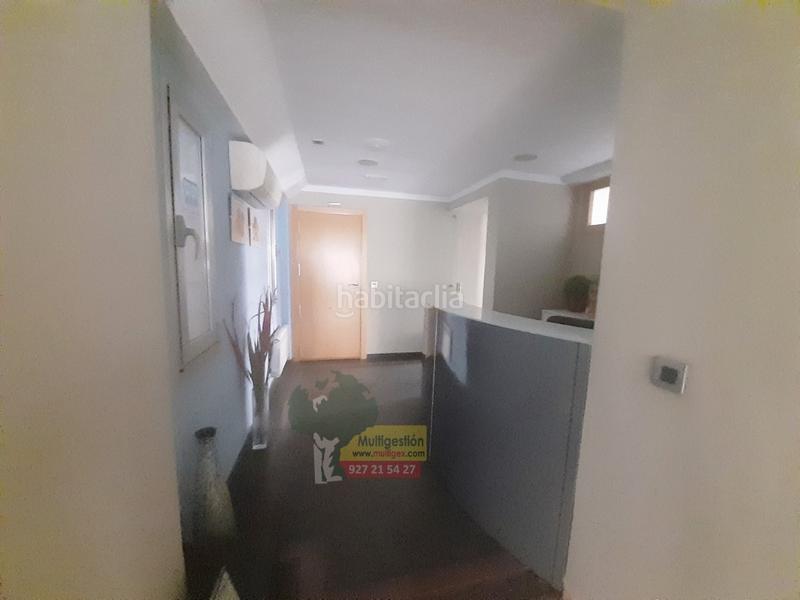 Foto b98627e9-3526-4a0c-8746-f6d3b5712064. Alquiler local comercial oficina en el pleno Centro. en Cáceres