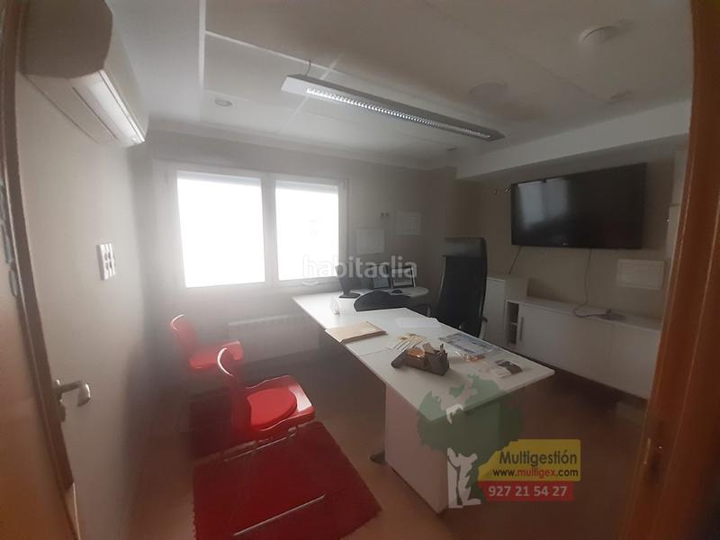 Foto d0624a83-1d2c-4765-a397-74edb9d076d8. Alquiler local comercial oficina en el pleno Centro. en Cáceres