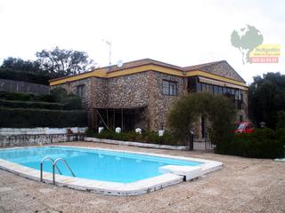 Xalet a Sierra de Fuentes. Chalet situado en sierra de fuentes. urbanización.