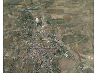 Solar industrial a Valdefuentes. Parcela con nave industrial