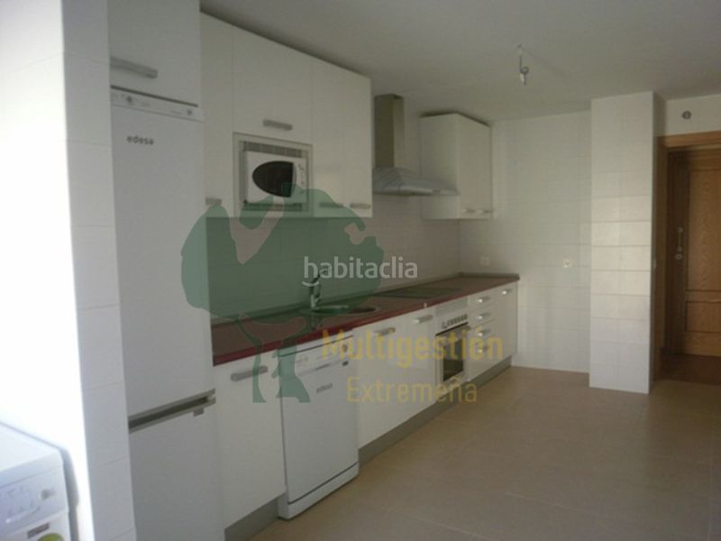 Foto 5ccda035-4694-4819-a1a8-e2e3a0e83b8c. Pis amb calefacció aparcament a Montesol - Mejostilla Cáceres