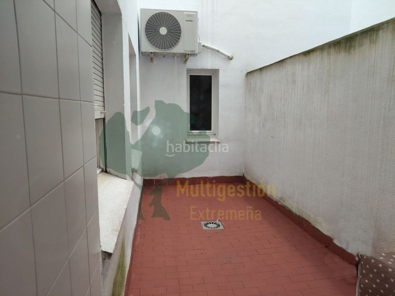 Foto 71710138-b2f8-4d54-b542-f75f323f020a. Alquiler piso  en calle peatonal san pedro de alcantara. en Cáceres