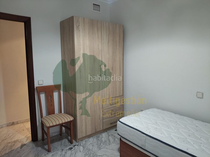 Foto 73379469-120c-42e6-a044-2b41e8352831. Alquiler piso  en calle peatonal san pedro de alcantara. en Cáceres