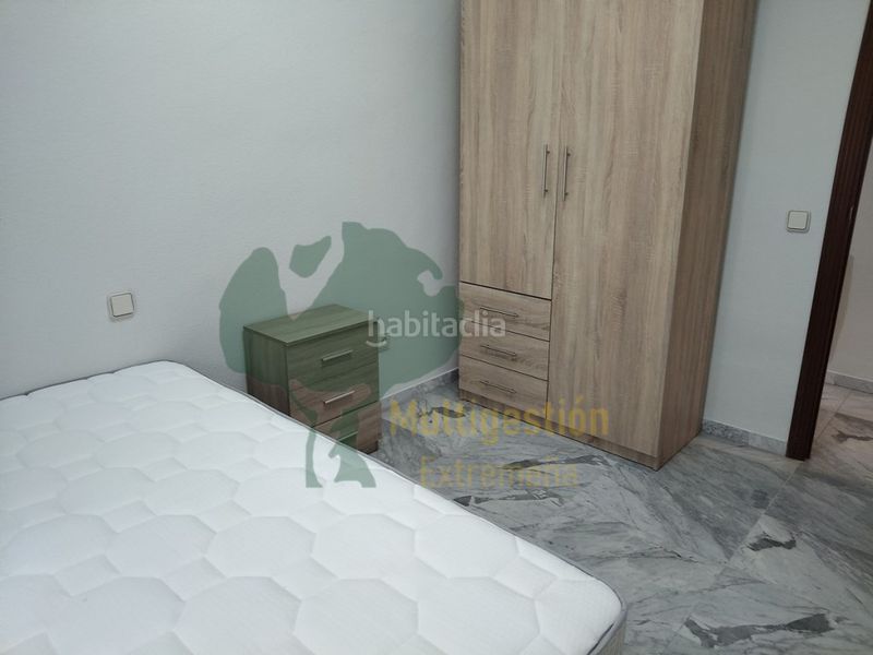 Foto 8f057e33-c637-4325-8646-f38b134d90e5. Alquiler piso  en calle peatonal san pedro de alcantara. en Cáceres