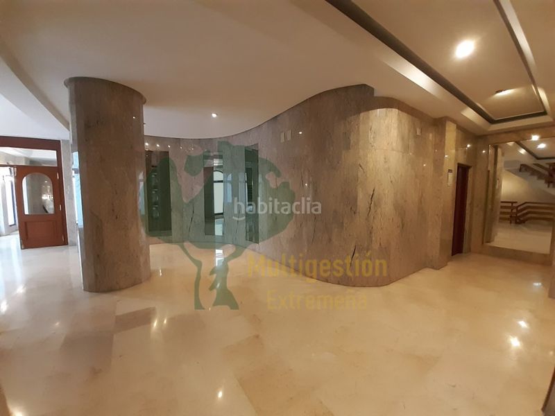 Foto ca993659-222b-4108-9ef3-fe6f108cc23f. Alquiler piso  en calle peatonal san pedro de alcantara. en Cáceres