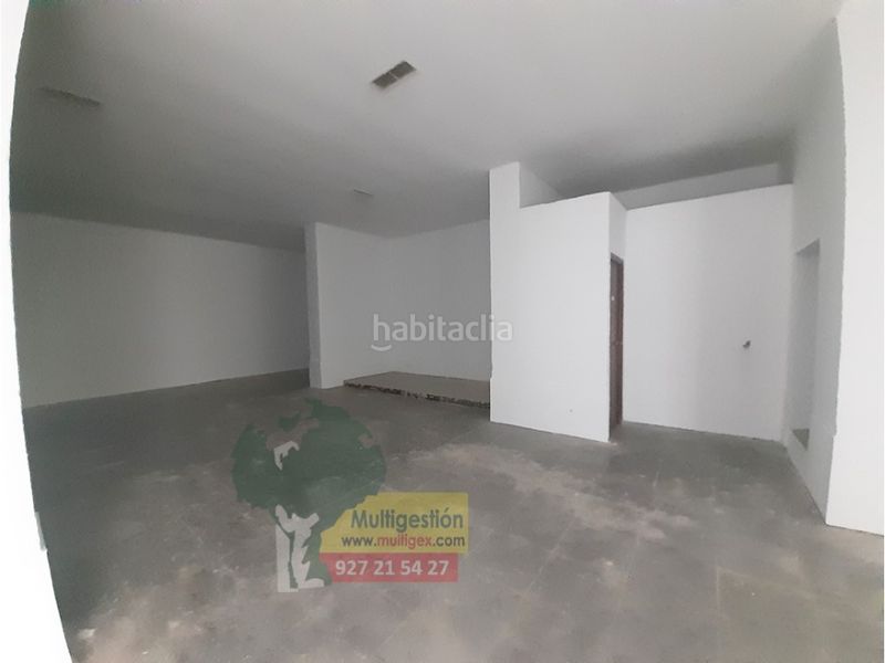 Foto abd639ea-8b8d-4852-86ac-6aa523afa395. Local comercial a Centro Cáceres