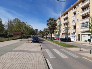 Local commercial à Nuevo Cáceres. Local en la avenida totalmente reformado alquilado
