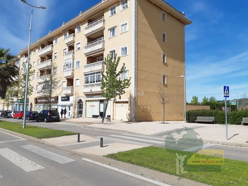 Foto e48cd27f-598f-4ec0-9f44-38bdd7f6ed20. Local comercial a nuevo Cáceres Cáceres