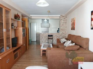 Location Appartement à Casco Antiguo. Piso reformado en plaza marrón para estudiantes