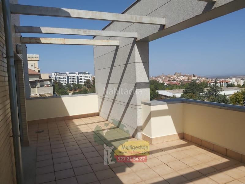 Foto 9e8c59e1-1ca8-4610-9a77-b9578387e6b7. Alquiler dúplex apartamento dúplex ático amueblado zona rodeo en residencial. en Cáceres