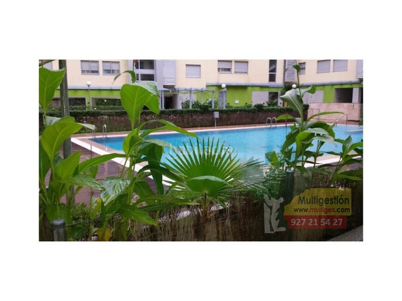 Foto a6b00780-bb2e-4cec-949b-6152dd4ef70a. Rent duplex with heating parking pool in Centro Cáceres