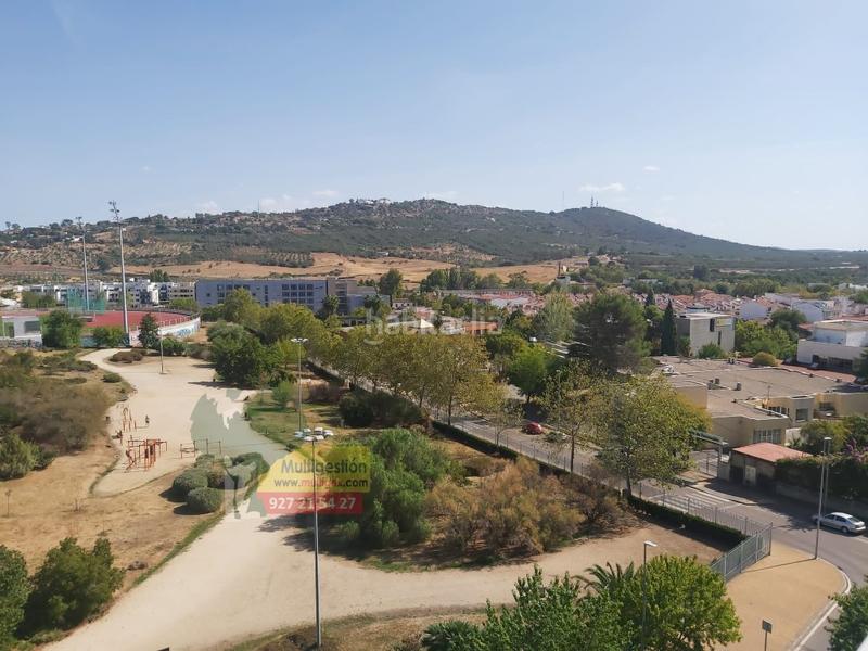 Foto f09d1e65-425a-431a-aedb-4635082cc47e. Rent duplex with heating parking pool in Centro Cáceres