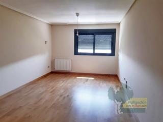 Apartament a Centro. Excelente apartamento de esquina en el centro de cáceres, con vi