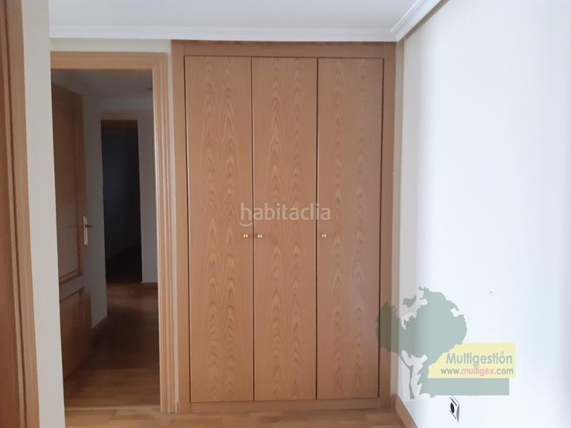 Foto 1f8d5b7d-7d5a-4b33-aacc-d5f191c54a67. Apartament amb aparcament a Centro Cáceres