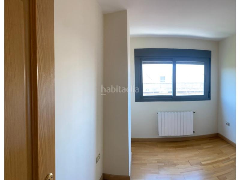 Foto 35ceca86-8069-48f5-b4d1-2635215ce1d8. Apartament amb aparcament a Centro Cáceres