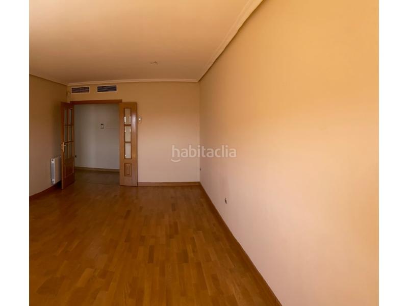 Foto d7d0c8bb-3608-48c9-b5d8-e7d214d95d61. Apartament amb aparcament a Centro Cáceres