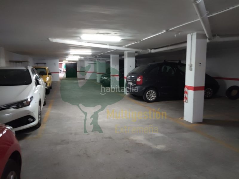 Foto aae701f4-753f-4451-a476-964dda1d400e. Miete autoparkplatz in Centro Cáceres