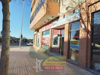 Affitto Locale commerciale in Ruta de la Plata. Local con gran escaparate en avenida virgen de guadalupe