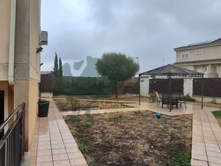 Rent Semi detached house in Montesol - Mejostilla. Fantástico adosado de esquina con jardin de 200m2 aprox.