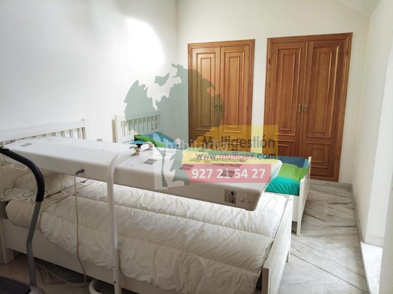 Foto a9045d71-6e56-4ac8-871e-641072fe6b7d. Dúplex  fantástico céntrico con garaje y trastero en Cáceres