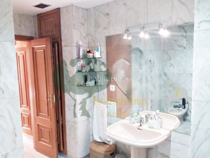 Foto c4283dfe-6db3-40a9-a78b-36f7309e37a5. Duplex with parking in Centro Cáceres