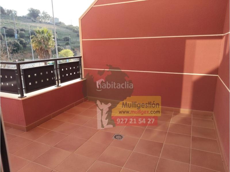 Foto ab39108e-aaf8-42b9-abf5-ee842ee1492a. Lloguer pis amb aparcament a Montesol - Mejostilla Cáceres