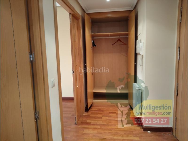 Foto 4ba1d66d-b180-48fa-9e8b-09515e0a17e2. Rent flat with parking in Montesol - Mejostilla Cáceres