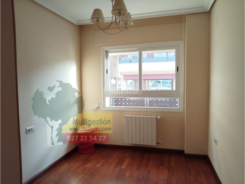 Foto b5797597-6fea-46c7-ab38-a42d3a8d929f. Rent flat with parking in Montesol - Mejostilla Cáceres