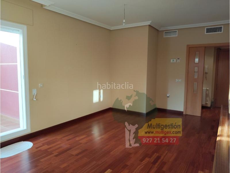 Foto f3f508ae-29d1-40aa-a306-d848f03bc926. Rent flat with parking in Montesol - Mejostilla Cáceres