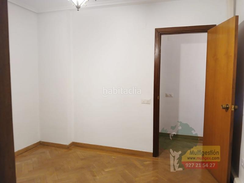 Foto 1e89b9a5-63bc-4455-861a-ee052de37df7. Lloguer apartament amb aparcament a Centro Cáceres