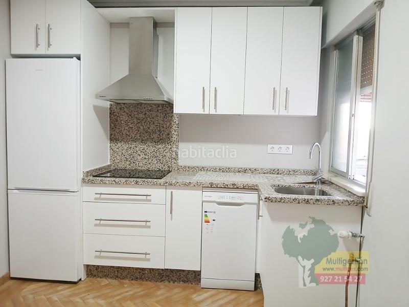 Foto 23288506-572b-4483-ac5f-f2cefbed9bdb. Lloguer apartament amb aparcament a Centro Cáceres
