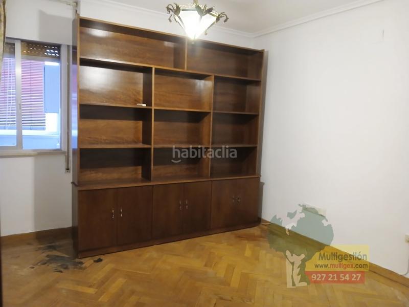 Foto 3ebd9dd2-a502-4f8e-bf7f-c152335db05c. Lloguer apartament amb aparcament a Centro Cáceres