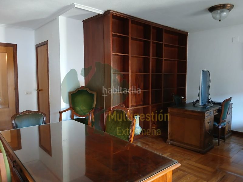 Foto e2a31161-d612-4203-82dc-c656f431bb5a. Lloguer apartament amb aparcament a Centro Cáceres