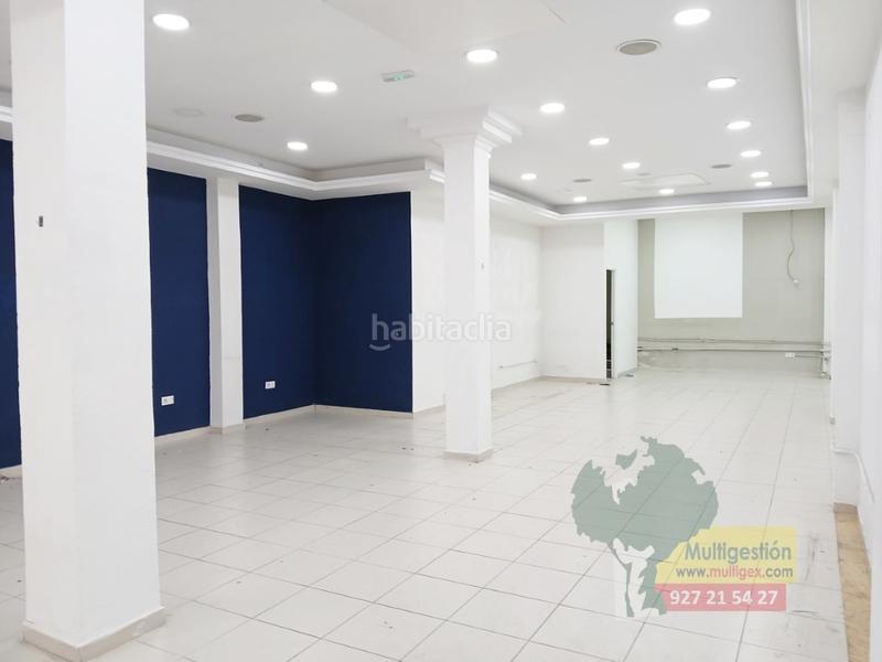 Foto 08bb0dbe-a325-4a72-b0d2-b016c534a9f6. Alquiler local comercial estupendo local a pie de calle totalmente acondicionado. en Cáceres