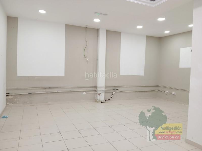 Foto ec6ede5d-c44a-4f48-b5b3-1ddda00d80c2. Alquiler local comercial estupendo local a pie de calle totalmente acondicionado. en Cáceres